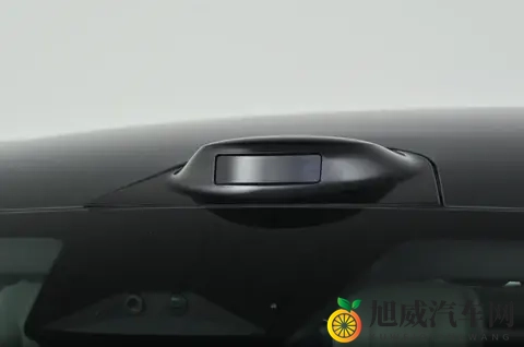 年轻人的“新欢”？这台纯电车配磁流变悬挂，预售价1399万起-3