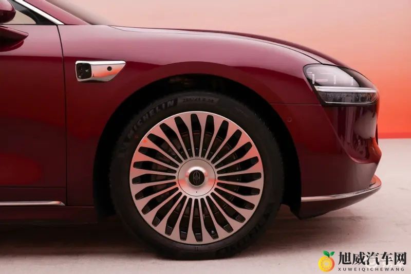 新款享界S9:以智能驾驭未来,重塑豪华出行新标杆-1