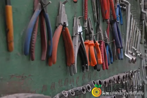 车辆出现“咯吱咯吱”异响、开车发飘等问题怎么回事？-1