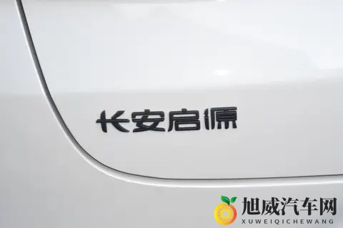 有了长安启源A06这超大空间，全家出行再也不用纠结东西带不带！-2