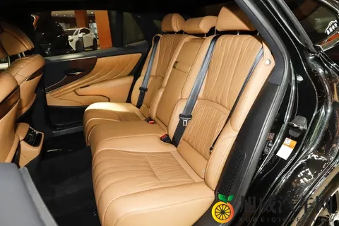 2024款雷克萨斯LS 500h三版本怎么选?155万差价看配置-2