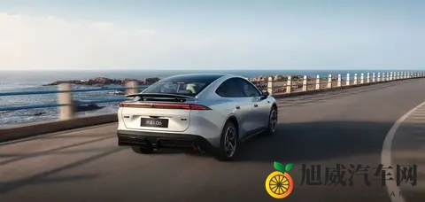 深蓝L06 标配激光雷达 磁流变悬架 预售价1399万起-2