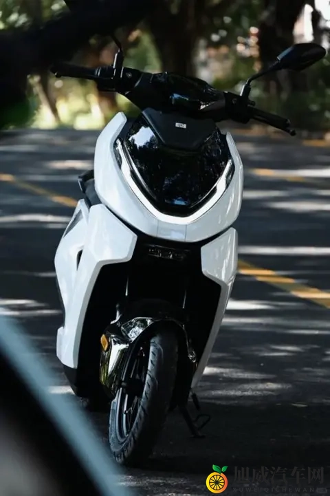 ​5K预算，极核 AE5i 对比九号、小牛同价位车型值得买吗？-2