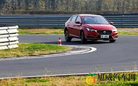 开车不带脑子的致命代价：3秒盲开50米，23倍事故率“隐形杀手”-1