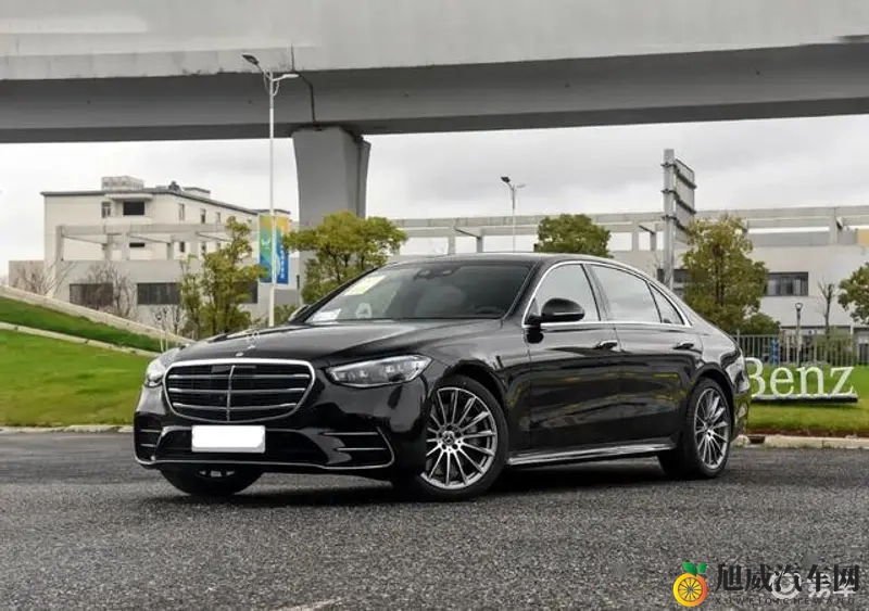 男生把小困困进女生困里游戏：男生将小困困引入女生被困的游戏世界-1