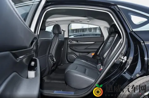 中国特供，预算20万想买豪华品牌，TA却成为绕不开的选择？-3