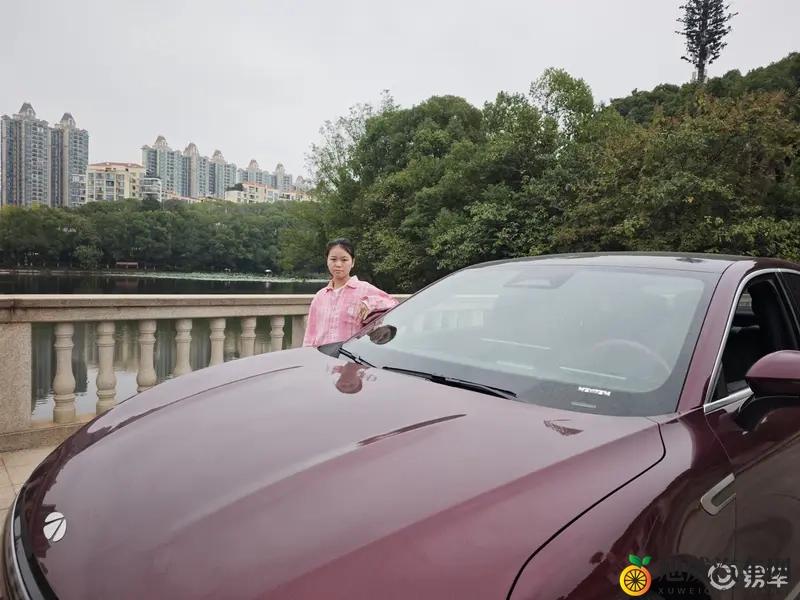 性女vodafonewifi片:智能WiFi:女性驾驶者的便捷安全新体验-1