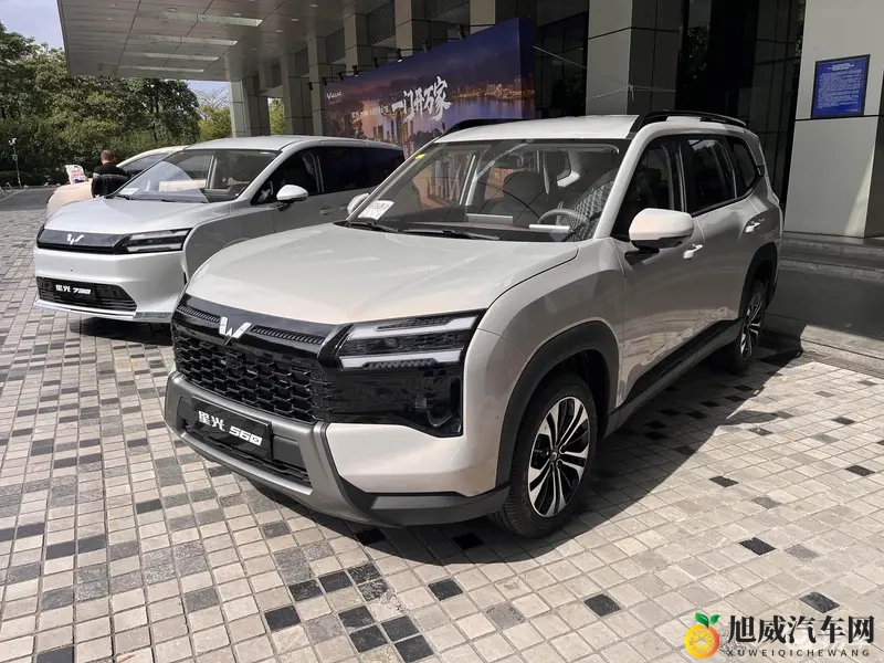 五菱星光560现身街头，美系SUV既视感，5_7座可选-1