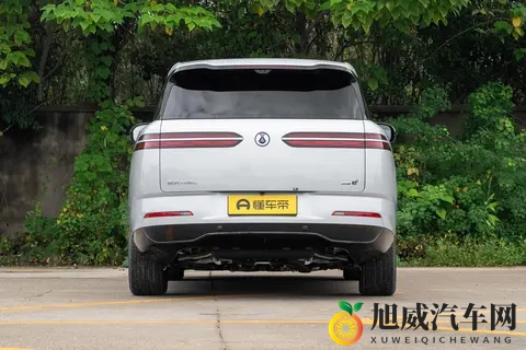 腾势N8L评测：从空间到细节，都让人觉得舒心，适合带家人出行-2