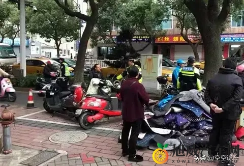 冬天骑车不用挡风被？多地现防寒新方法，网友：太精明了！-2