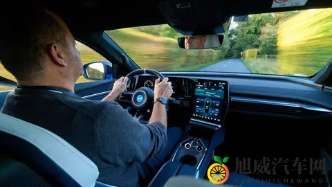 奶爸车？不，驾驶Alpine A390，一辆藏着赛道灵魂的电动猛兽-2