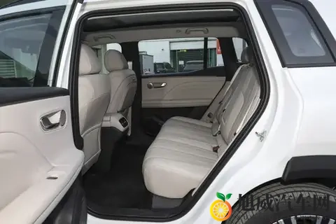 家用新能源SUV新选择 广汽埃安i60到店实拍，多方位体验-3