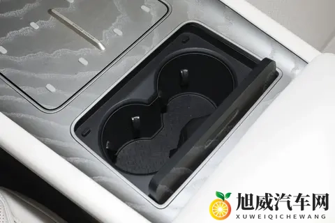 阿维塔 12 四激光版(2026 款)体验:实用配置下的豪华出行感受-3