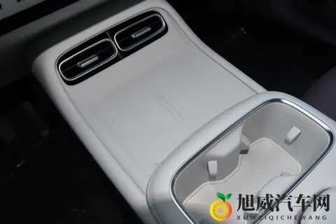 长安启源A06预售在即，这款新车一亮相，妥妥能成移动舒适小窝-2