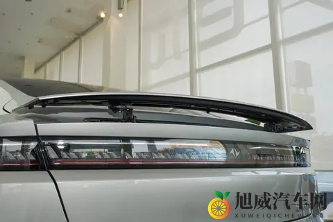 试驾东风奕派eπ007+15万级轿跑居然下放了高端配置？-1