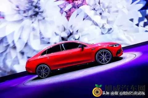 奔驰全新纯电来袭，259万起，豪华舒适很香-3
