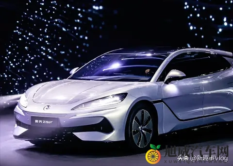 比亚迪跌落神坛?44万辆月销仍失冠,背后暗藏三大危机!-1