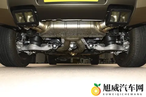 2026 款路虎卫士 OCTA 和 BLACK 版怎么选？16 万差价的背后-3