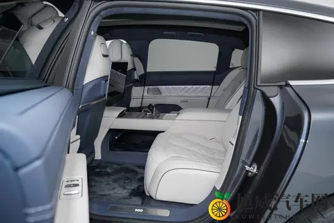 蔚来ET9：豪华与科技的碰撞，适合年轻人、商务人士和科技爱好者-1