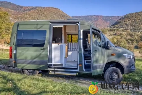 定制车型：可供两人乘坐的奔驰Sprinter 4x4，配备电磁炉和马桶-2