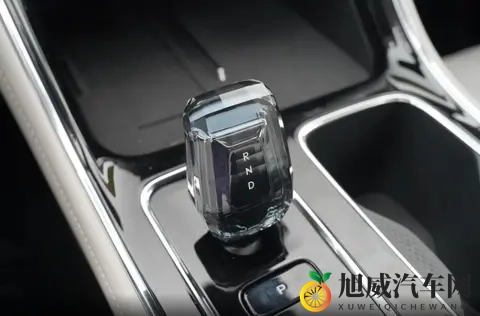 限时先享价689万起，全新帝豪即将上市，水晶挡把你敢信？-2