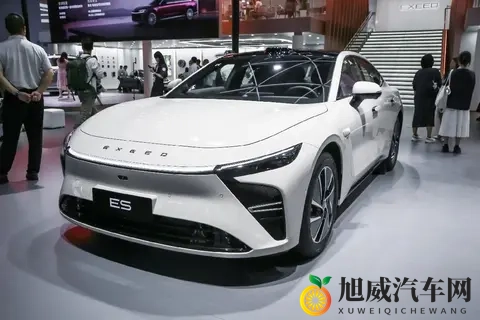 2025款星纪元ES 增程纯电可选，轴距3米，综合续航1645km-3