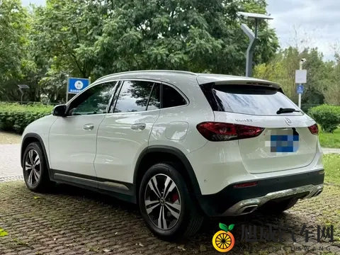 12万多拿下白色奔驰GLA，2020年上牌，圆你奔驰梦？-1