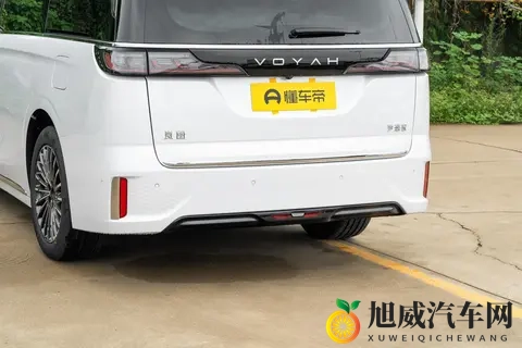 2026款岚图梦想家，新增金銮红配色，鸿蒙座舱5体验如何？-1