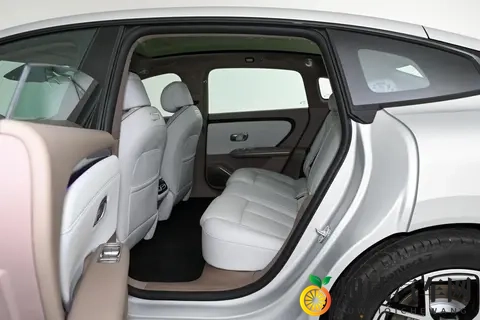 长安启源A06拿出诚意，配6C闪充+高规格悬架，小鹏M03接得住吗？-3