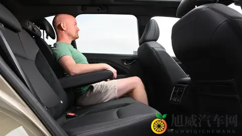 外观更加硬朗，内饰依旧硬朗，全新斯巴鲁森林人实车图曝光-2