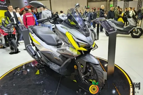 无极龙骨式踏板SR125 GTS米兰展亮相，水冷四气门+满配+十足战斗感-1