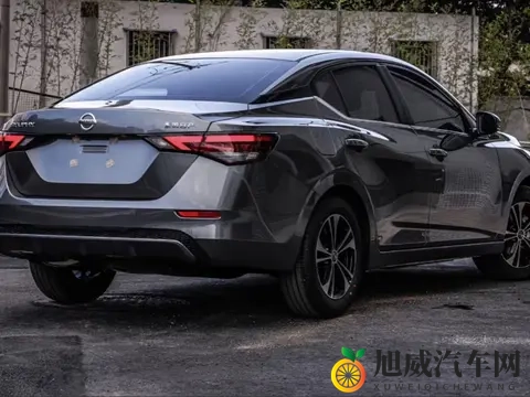 跑长途油费超300？轩逸实测：300公里花160，后排躺2小时不腰酸-1