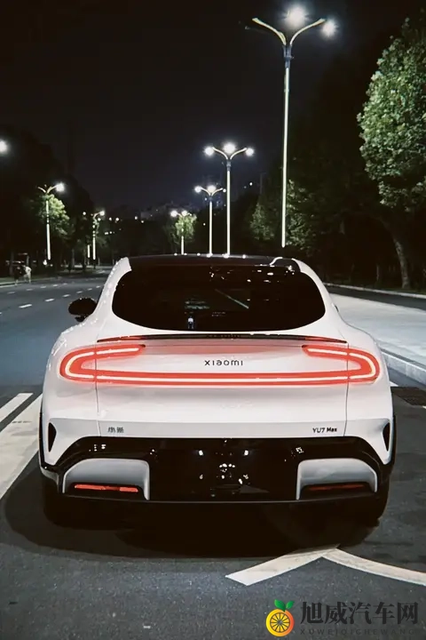 小米YU7实测：2535万起的豪华纯电SUV，835km续航+323秒破百。-3