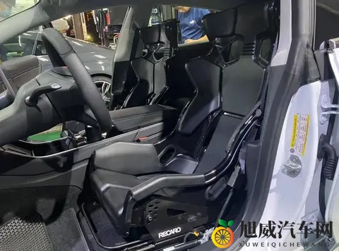 承认吧！一体式运动座椅其实一点都不舒服-3