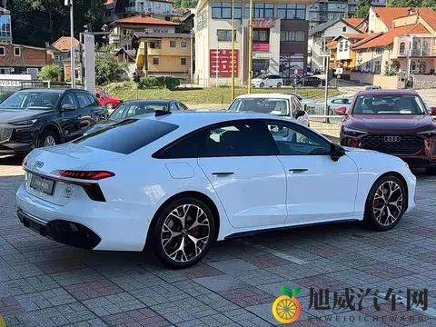 全新A6海外版实车曝光！这次奥迪是真下本了-3