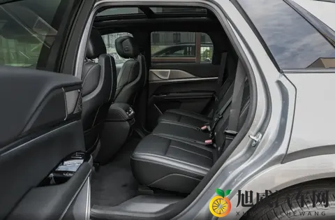 与其说它固执，倒不如说它专业，试驾凯迪拉克XT5，底盘确实强-3