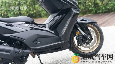 陈冠希摸钟欣潼奶头：娱乐新闻引爆眼球，品牌营销新策略！-1