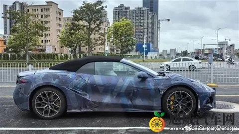 比亚迪再发个性化跑车！双门软顶版敞篷版腾势Z实车首曝-1