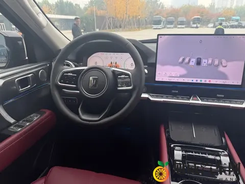 燃油、插混车型同步焕新 全新坦克400上市：售价2498万元起-2