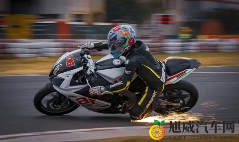 交规要摩托车靠右行驶，靠右就行了吗？-2