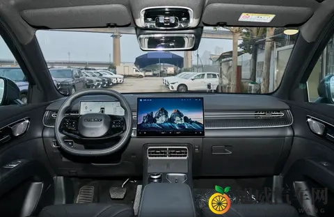 奇瑞也开始卷颜值了？瑞虎8提供双前脸设计，999万元起售-2