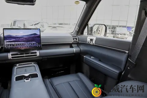 比亚迪又上新了，这车空间大续航强，还带智能座舱，香不香？-1