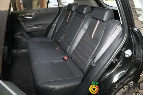 广汽丰田威兰达深度体验：家用 SUV 的刚需之选，短板也得认-3