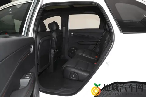 配15T插混系统 红旗HS6 PHEV开启盲订 冰箱_沙发全都有-2