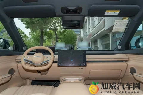 2025款星纪元ET增程版 Pro高速辅助驾驶:实用与科技的平衡之选-3