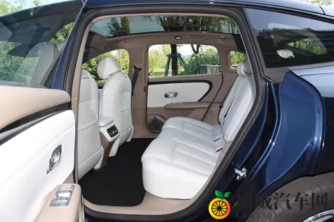 充电 9 分钟跑 300 公里！长安启源 A06 上市，家轿市场要变天-1