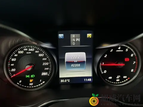 六年奔驰GLC,9万公里,省下大几十万,豪华SUV轻松开回家-2