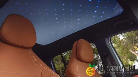 新款奔驰GLB首批官图放出:三屏布局 将于12月8日亮相-2