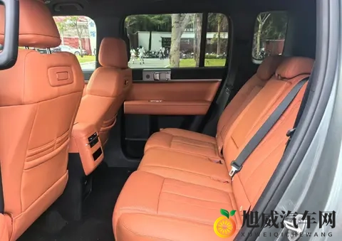 比亚迪方盒子车终于火了，10月卖出2万辆，销量超过方程豹豹5-2