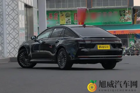 30 万左右选中大型混动轿车，皇冠（进口）怎么选？别被配置绕晕了-1